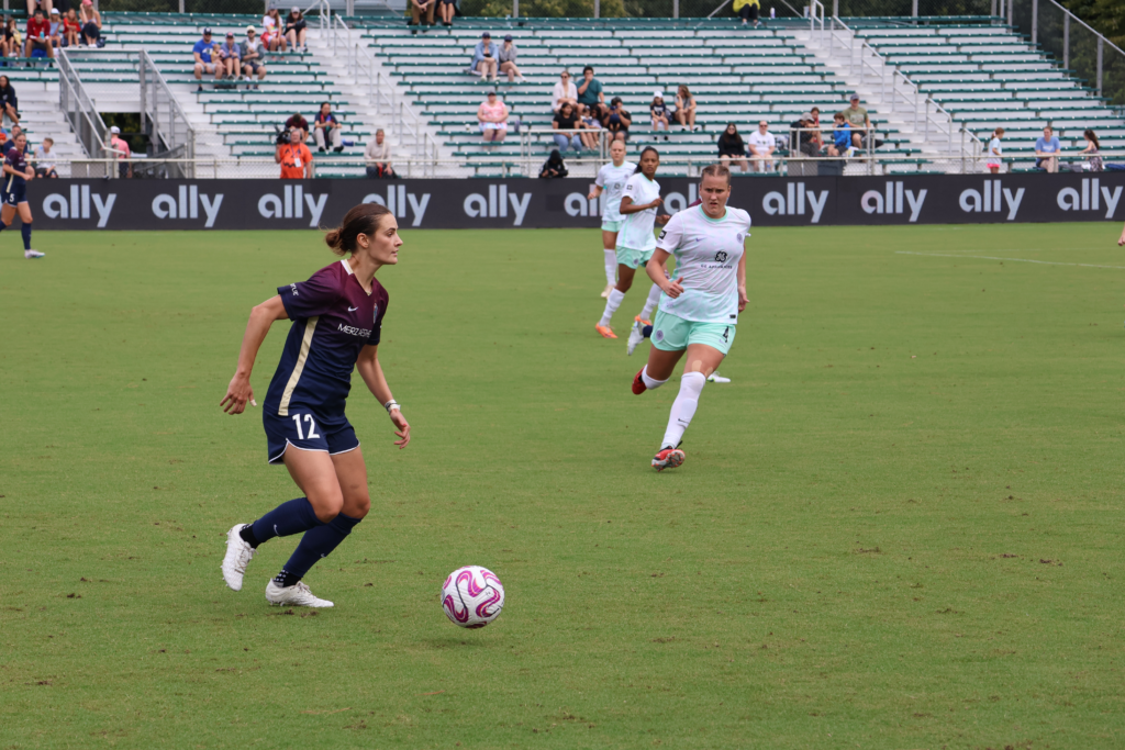 NWSL FINAL face-off between players